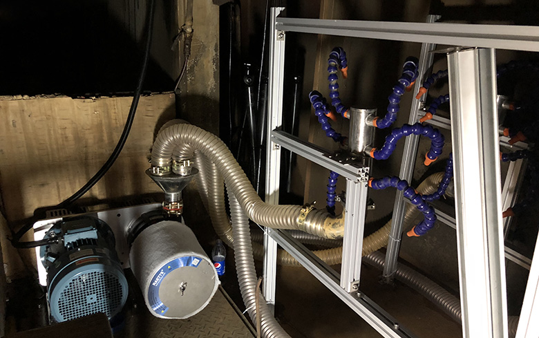 ֩�����L��