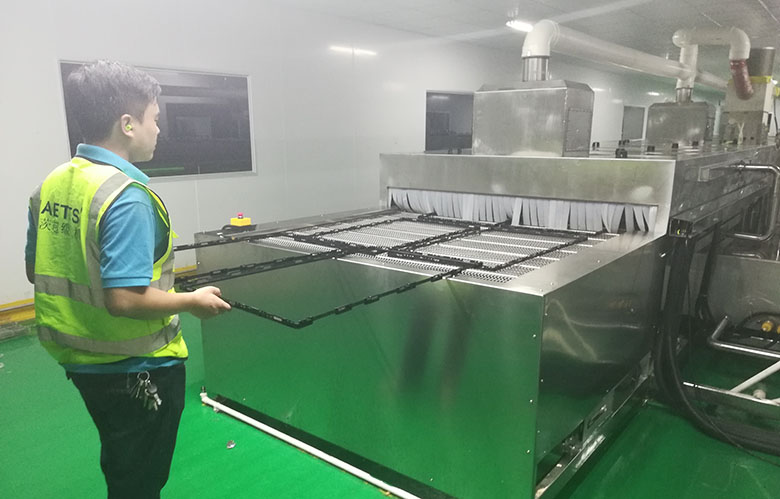 NG�ʘ��L�C��͑������ѽ�Q�ҕ�C�z�򴵸�