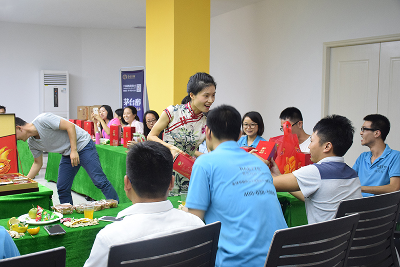 ��ů��������J�죡��2018�J�����﹝(ji��)�ж����(d��ng)