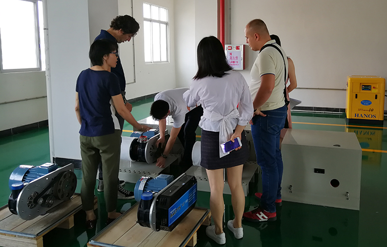 意大利客戶蒞臨銳天機電走訪調研 意大利客戶蒞臨銳天機電走訪調研