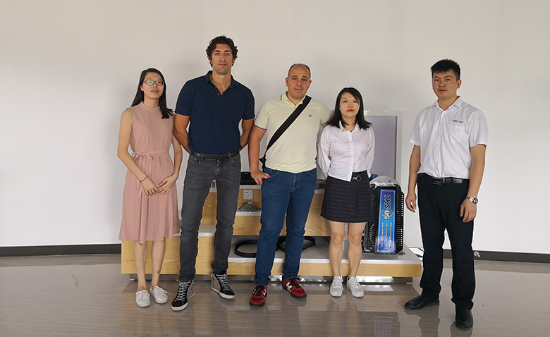 意大利客戶蒞臨銳天機電走訪調研 意大利客戶蒞臨銳天機電走訪調研